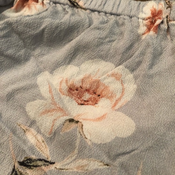 Kendall and Kylie Floral Crop Blouse - Picture 5 of 5